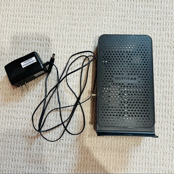 NetGear N300 WiFi Cable Modem Router C3000 - Picture 3 of 3